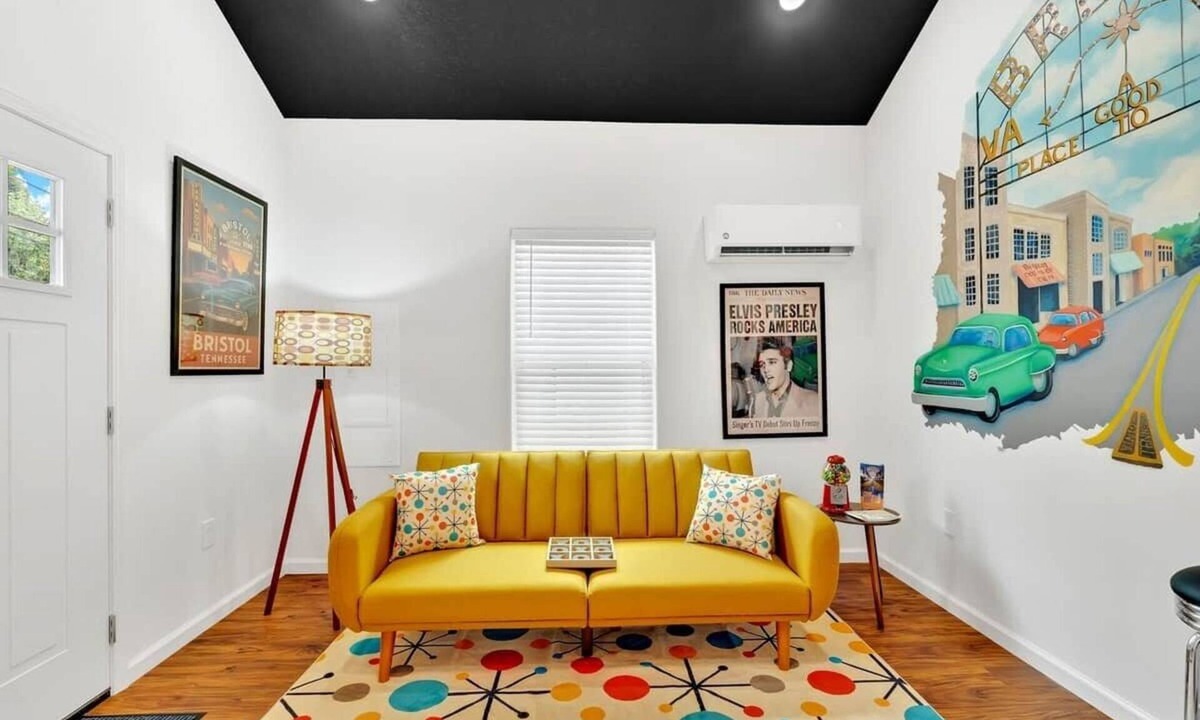 Bristol House | {Doo-Wop Den} 50’s Vibe + Hot Tub