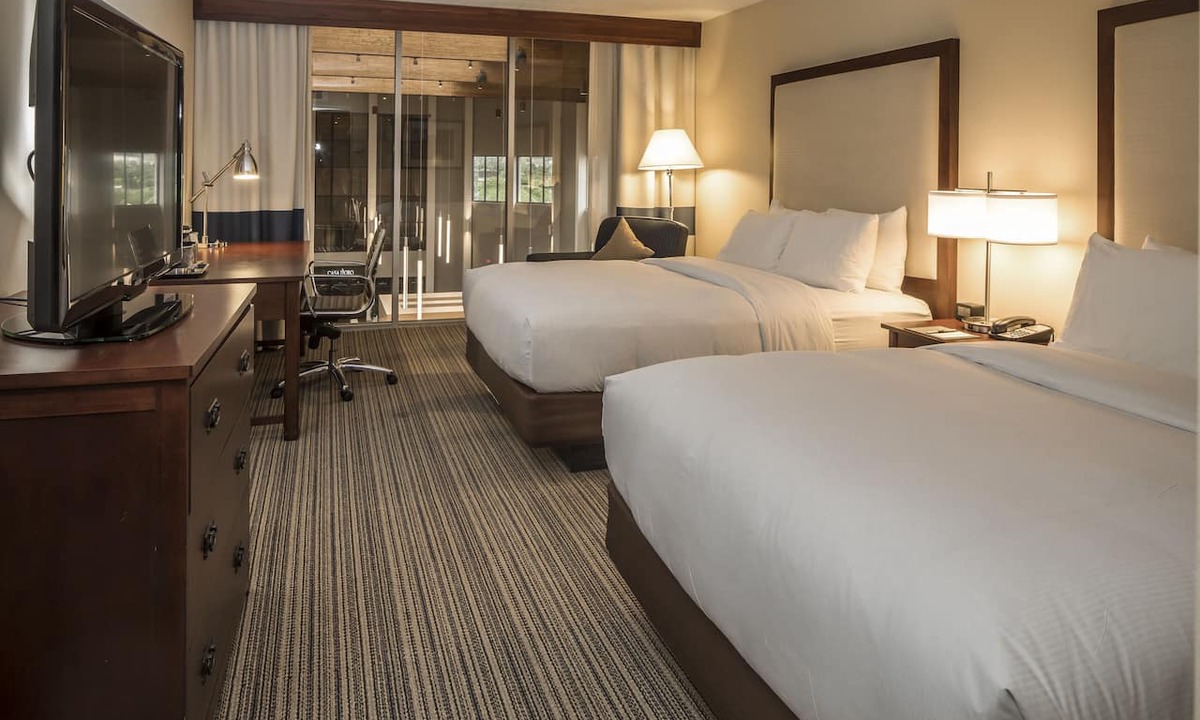 Mars Hotel | DoubleTree by Hilton Pittsburgh - Cranberry