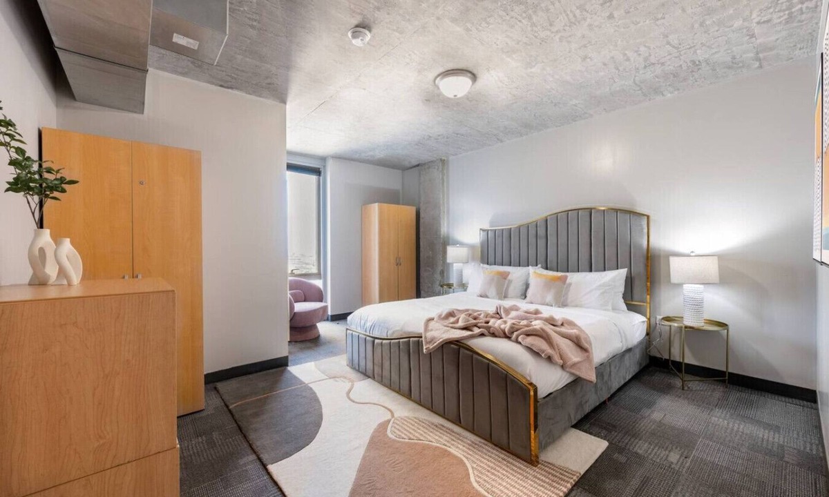 The Loop Condo | Downtown 9bd - Sleep 18 - (4 units, same floor)