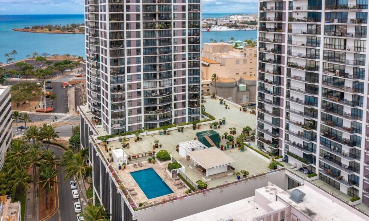 Downtown Honolulu Apartment | Downtown Honolulu Condo | AC W/D Parking