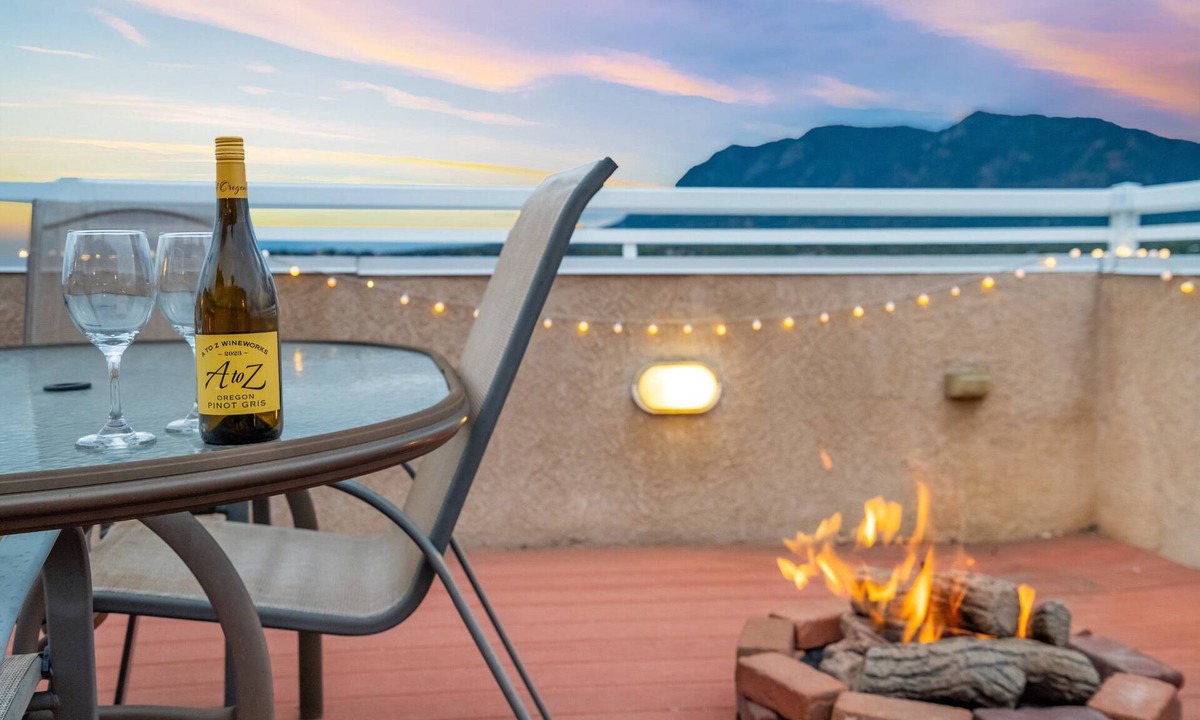 Central Colorado Springs House | Downtown Townhome | Rooftop Deck | Pet Friendly
