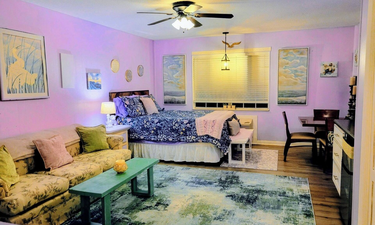 Ono Island Cottage | Enjoy a 1 bedroom 1 bath cottage on the green at Perdido Bay Country Club.