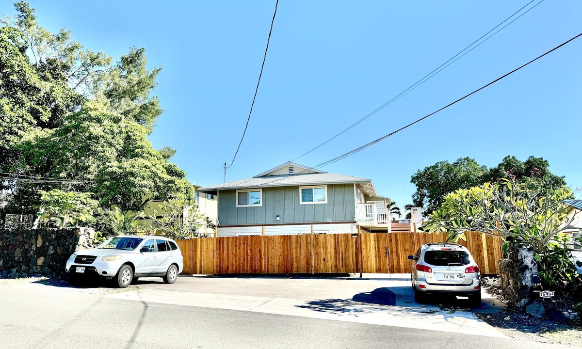 Historic Kailua Village Apartment | Entire 3bedrooms Apt. w/Balcony & Ocean Sunset View, Great Location