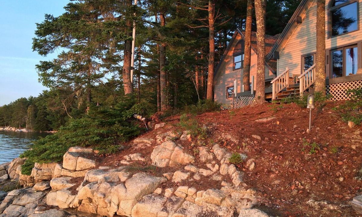 Sullivan House | “Escape” to a Waterfront Artist’s Home on Secluded Evergreen Point, Taunton Bay