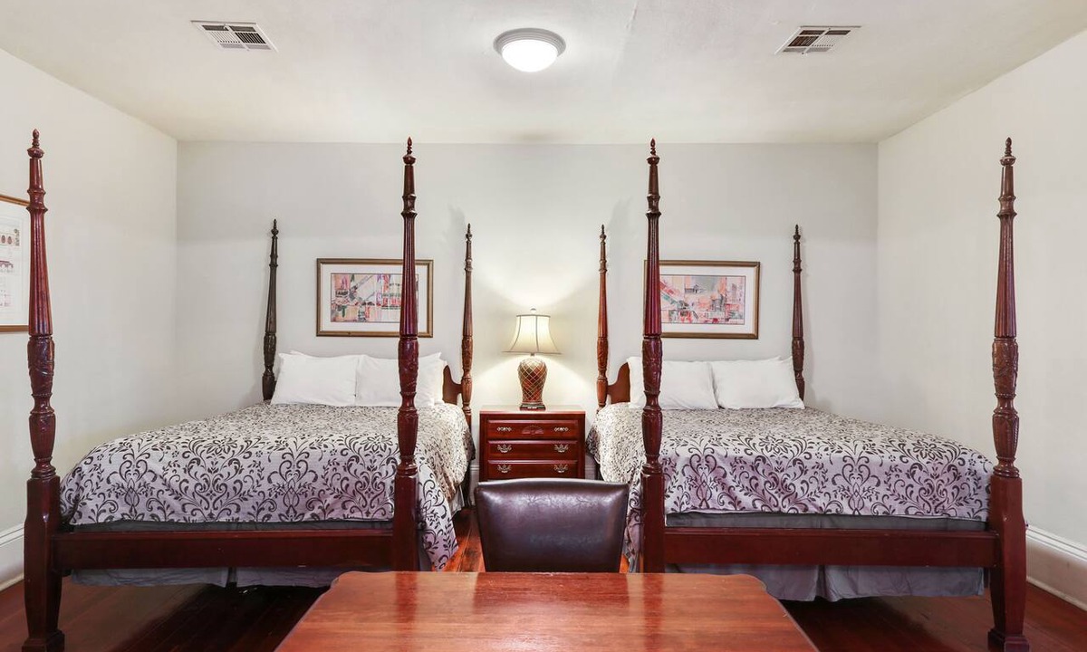 New Orleans Hotel | Excellent Location: 3 Blocks to Bourbon St. and the French Quarter attractions.