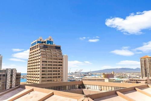 Downtown Honolulu House | Executive Center 1604