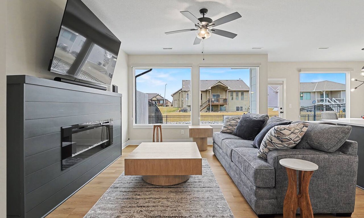 Greenwich House | Executive Home in Andover, 4 BR, Fully Furnished with Office and EV Charger