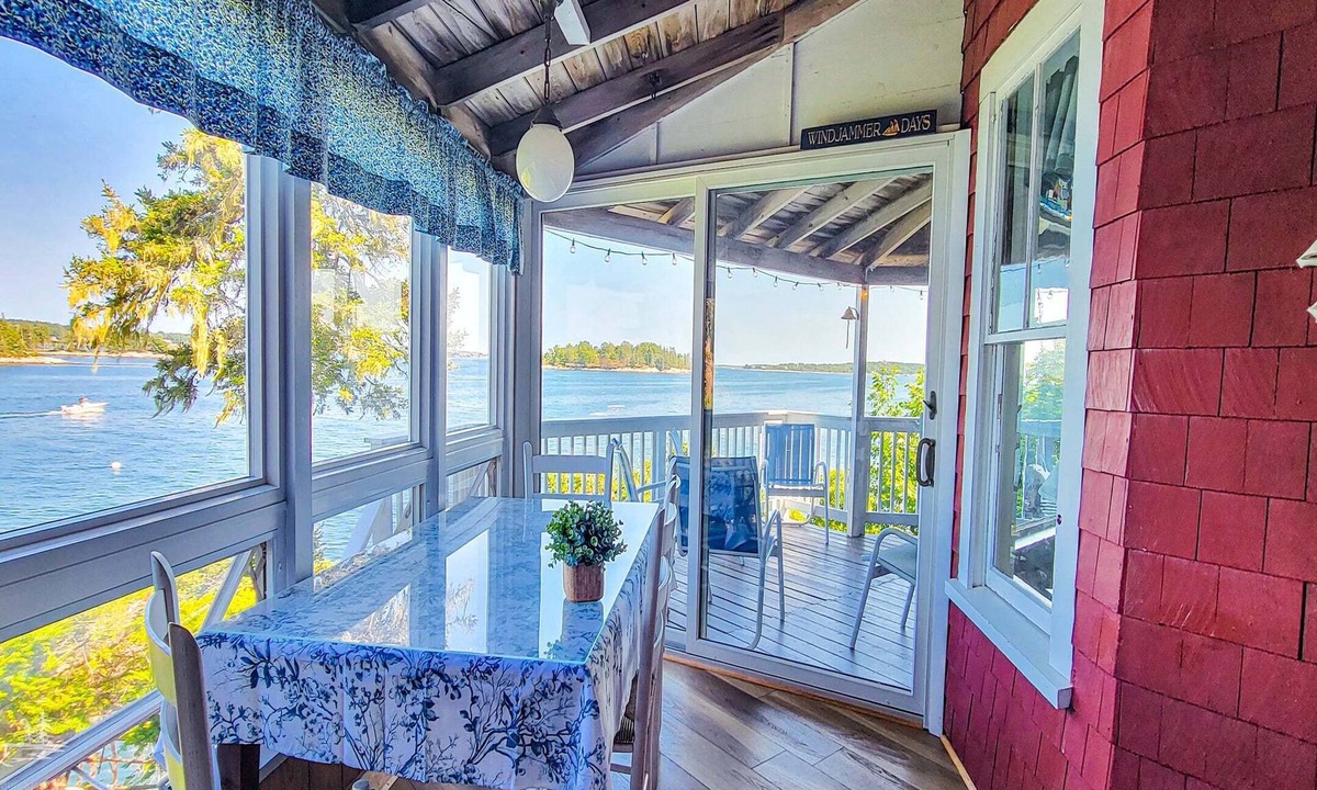 Southport Cottage | Experience lakeside luxury at Piffi Biff, a spacious 5-bedroom cabin on Southport, ME.