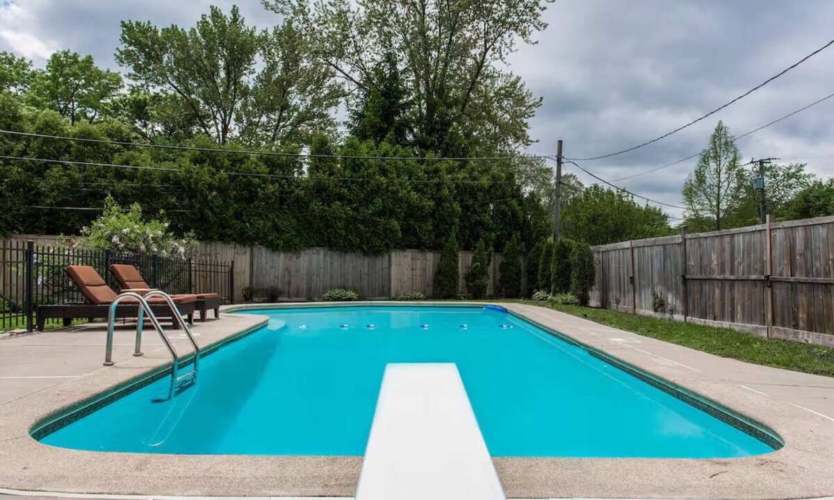 Glenview House | Fabulous 4-bedroom house with Inground Pool! On quiet cul-de-sac.