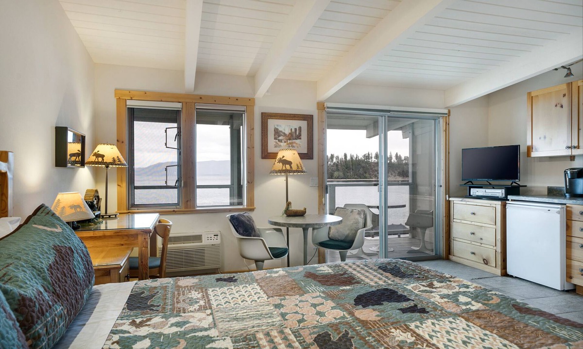 Polson Condo | Flathead Lakefront Studio!