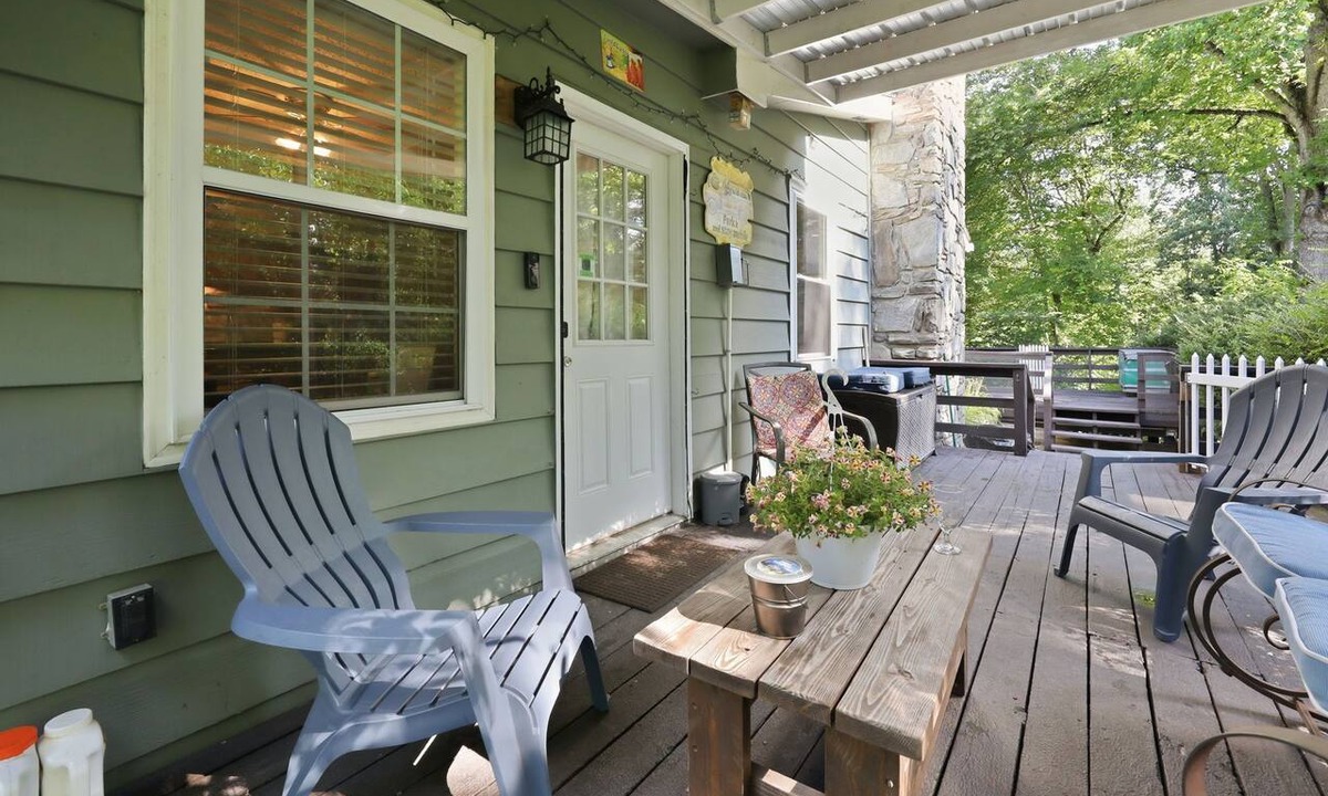 Qualla Cabin | Goldilocks! Whittier Cabin w/Private Hot Tub!
