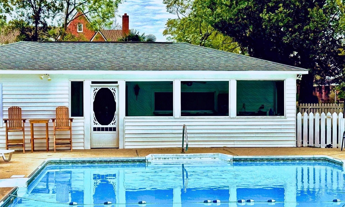 Dunn House | Gorgeous 2-bedroom bungalow with AC in charming Dunn, perfect for relaxing stays