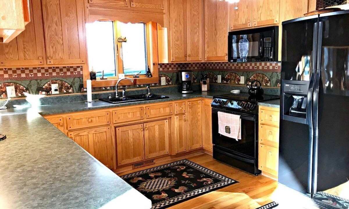 Peak Creek House | Greyson's River Ridge Retreat- Luxury Riverfront | Hot Tub | Game Room | Dog Friendly