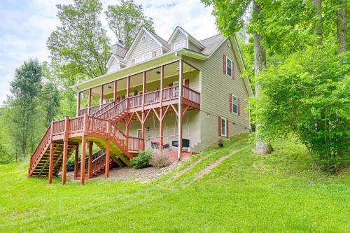 Murphy House | Hammocks & Forest Views: Creekside Murphy Retreat