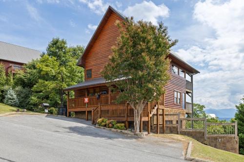 Sevierville House | High Mountain Mist A Beautiful 4 Bedroom Cabin in Starr Crest Resort with hot tub and pool table