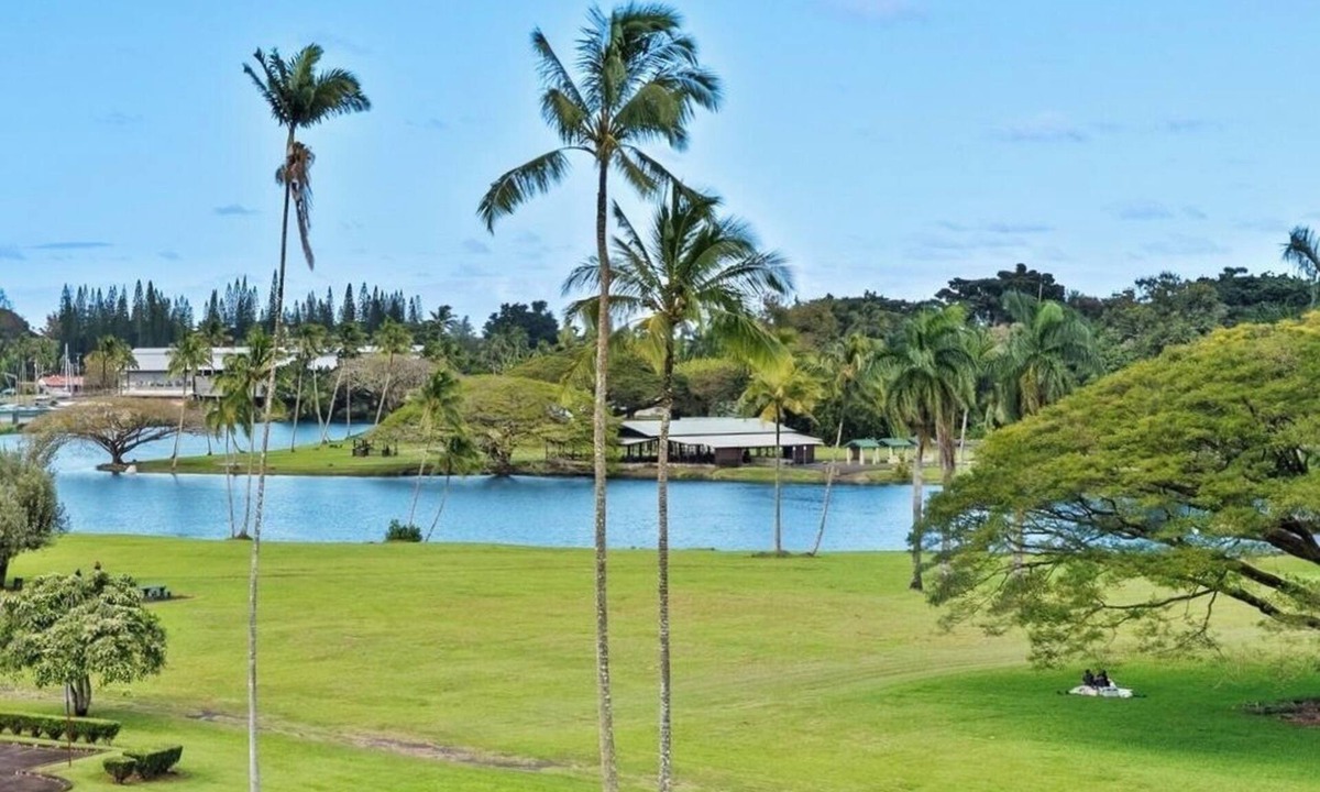 Hilo Apartment | Hilo Lagoon Studio with cool AC, Amazing Views, Wi-Fi, Pool