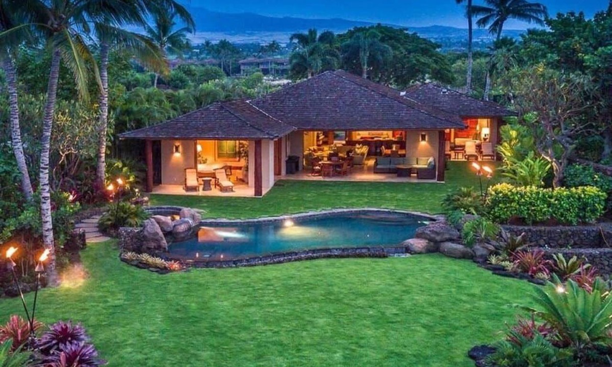Kaupulehu House | Hualalai Pakui Pua Estate on the 14th Green.