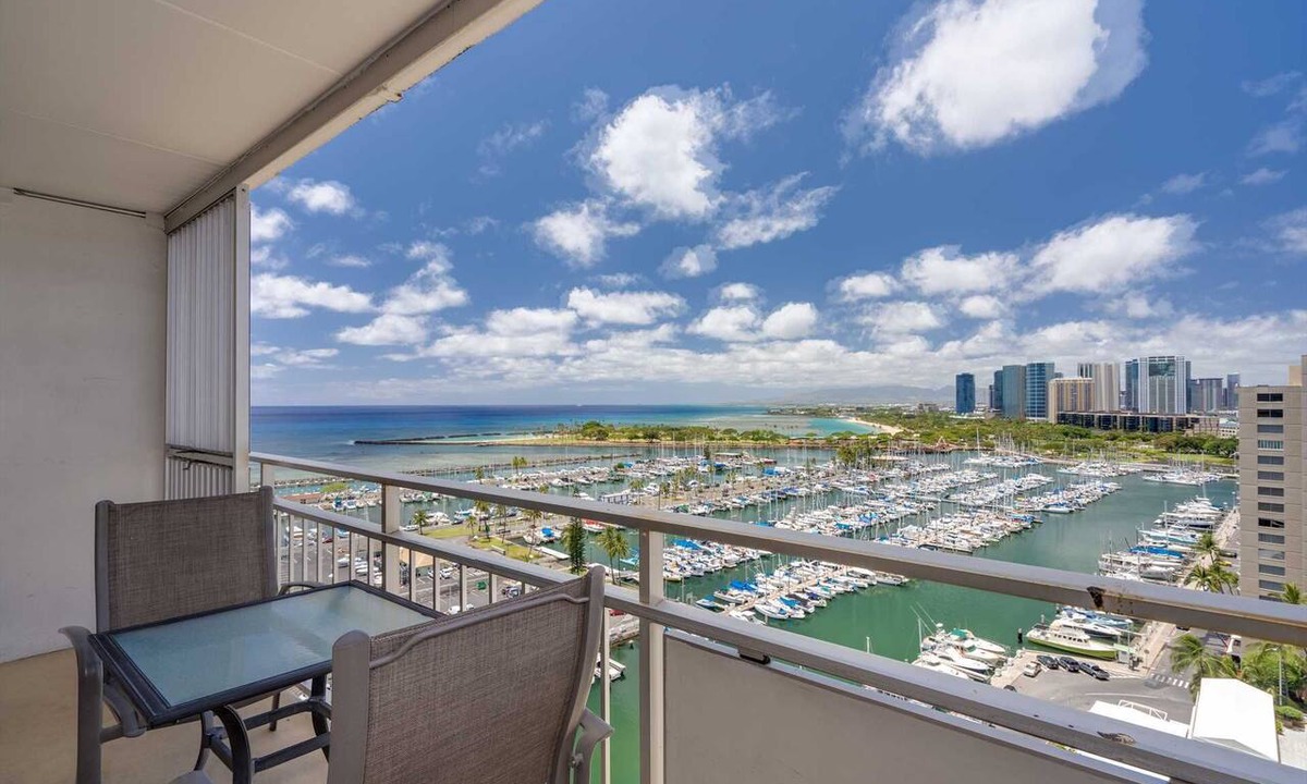 Waikiki Condo | Ilikai 1639 Ocean/Sunset/Marina Views - King Bed - Steps to Lagoon and Beach