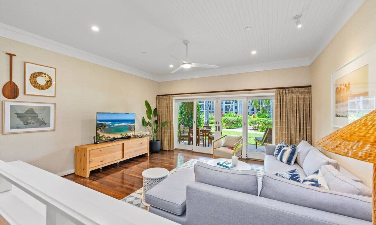 Kahuku Villa | In-Demand Ground Flr Largest 3BR Villa for 8 Steps to Beach + Pool + Jacuzzi