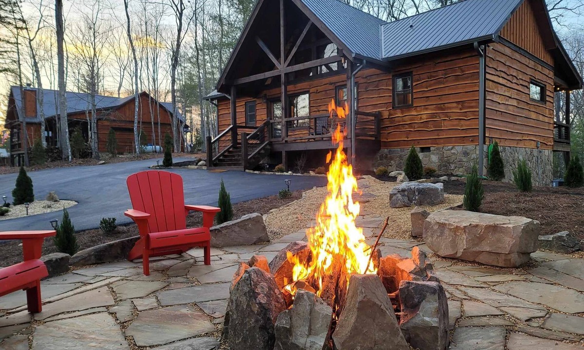 Morganton Cabin | Incredible firepit, luxurious cabin, indoor&outdoor fireplaces. Minutes to town.