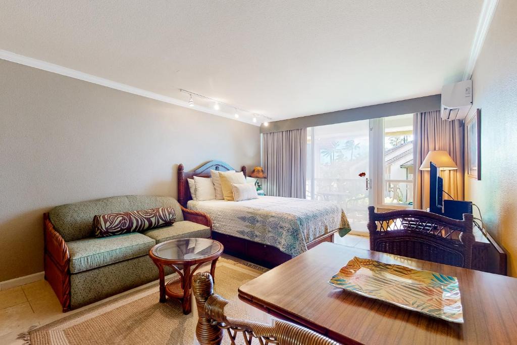 Wailua Hotel | Islander on the Beach 359