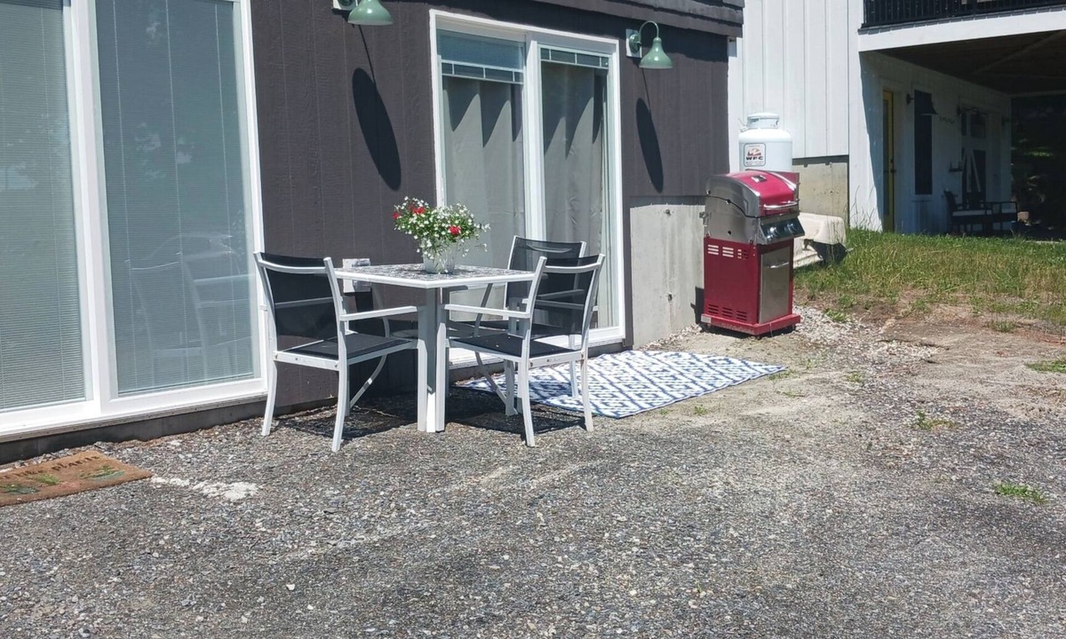 Winthrop Apartment | Jill's Place, new construction, lake access Cobbosee, 1 mile from Cabin Masters