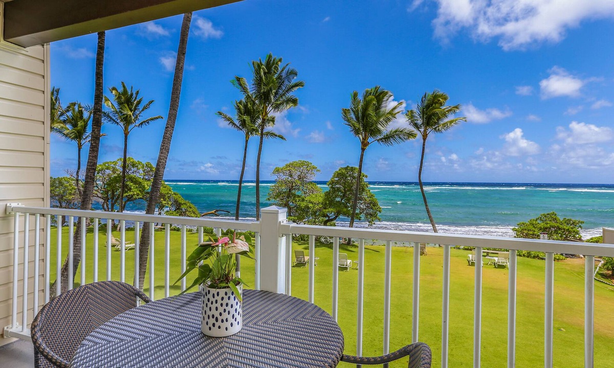 Wailua Condo | Kapaa Shore Resort A202, Oceanfront near beaches, shops, restaurants, biking
