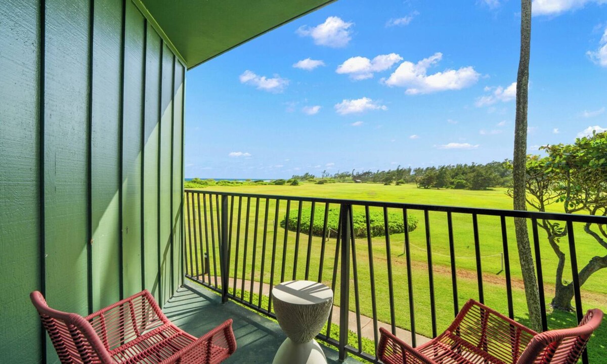 Hanamaulu Hotel | Kauai Beach Resort Ocean View | Pools, Waterslide, Hot Tub, Spa, King Bed, AC