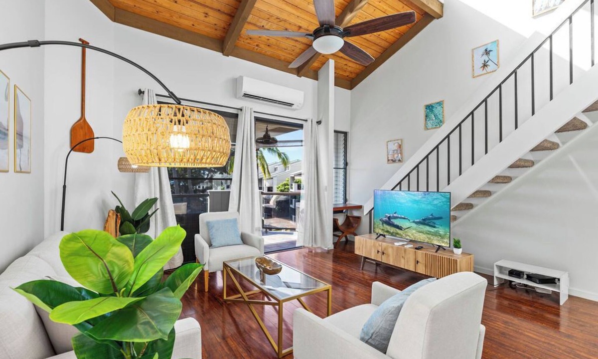 Historic Kailua Village Condo | KBR#4-306 AC|Pool & Hot Tub|Walk to Aliʻi Dr