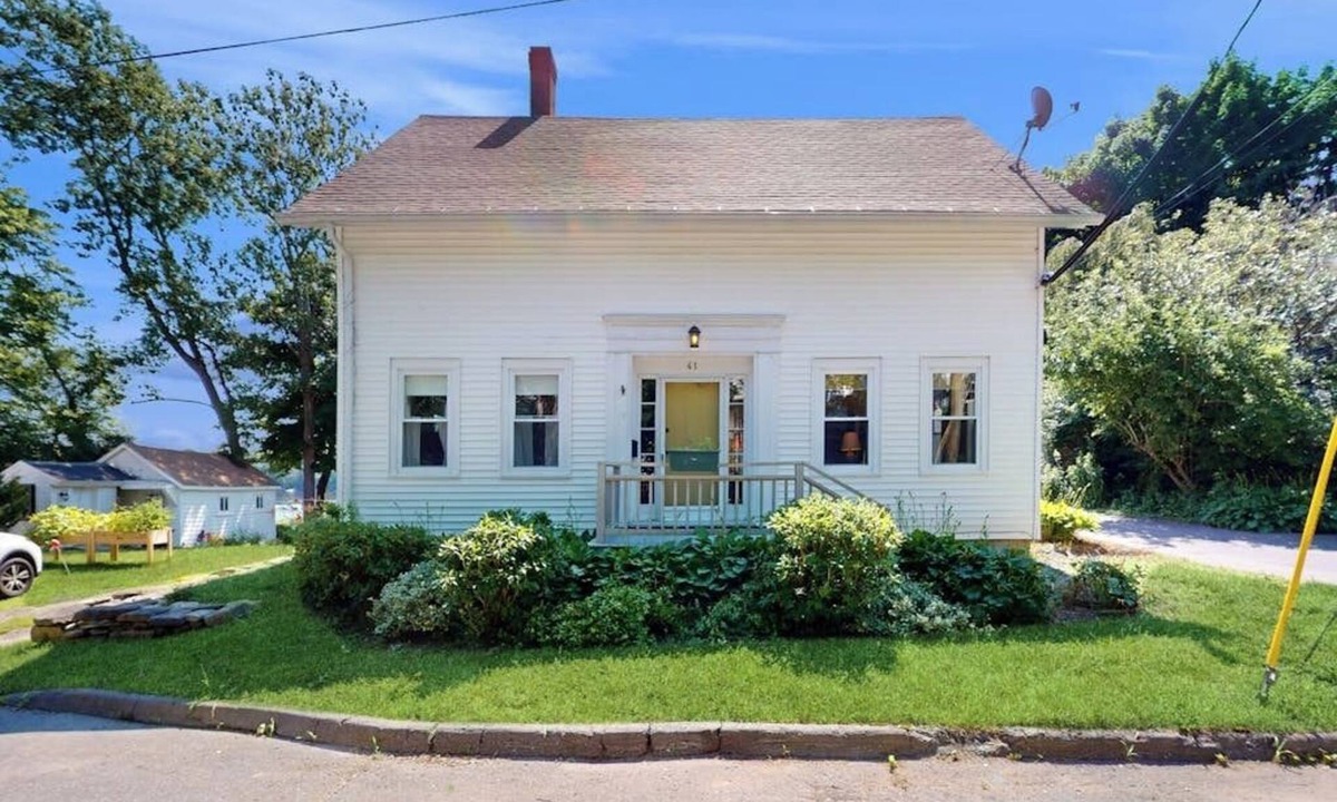 Bath House | Kennebec View- Charming Cape-style House with Panoramic River Views and Modern Amenities