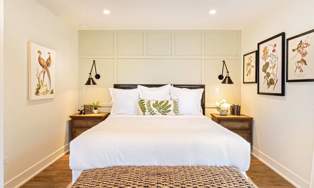 West Dundee Apartment | Kildahl House - Boutique Farmhouse Suite #2