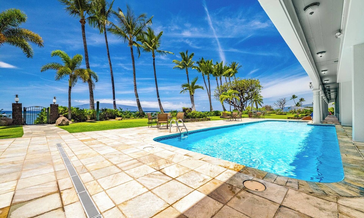 Historic Lahaina Front Street Apartment | Lahaina Shores Front St Oceanfront Resort | Pool, Hot Tub, Beachfront, Sleeps 4