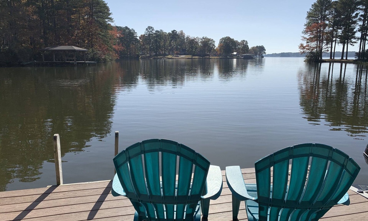 Henrico House | Lakefront w/Private Beach, Dock, Kayaks, SUPs, Game Room - 5BR Family Retreat