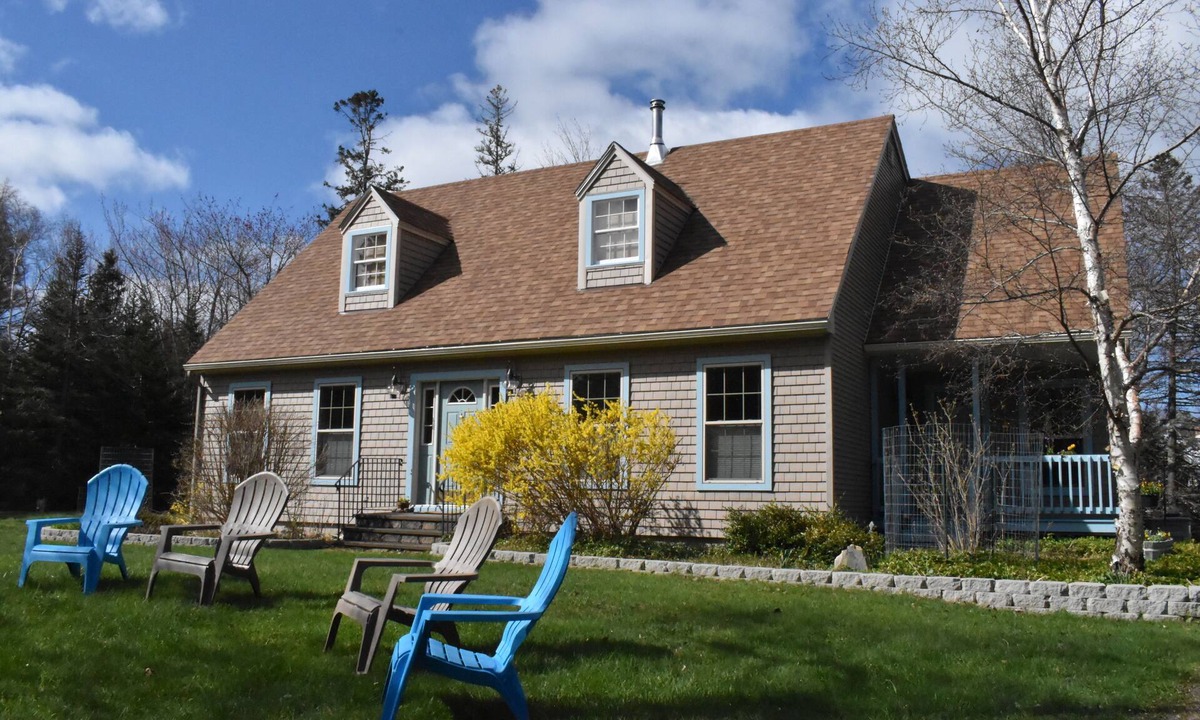 Bass Harbor House | Large Secluded Pet Friendly Home Just 3 min. Walk To Harbor- NEW 2026 SPECIALS