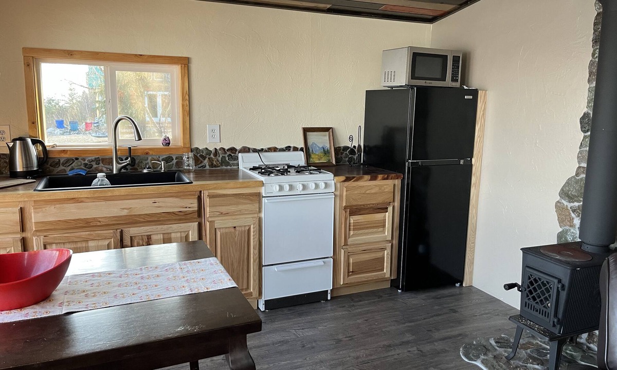 Port Alsworth Bed & Breakfast | Located close to Tanalian River, amazing views and cozy setting.
