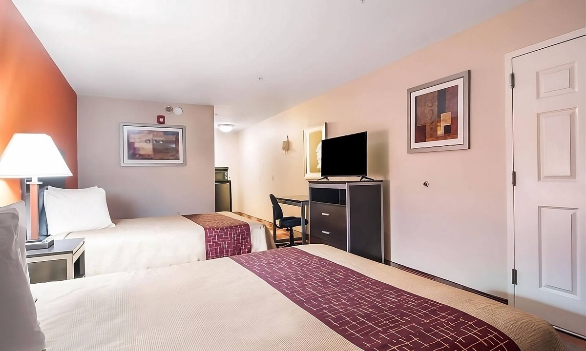 Mableton Hotel | Look No Further! 2 Comfortable Units, Free Parking, Near Trolley Line Park