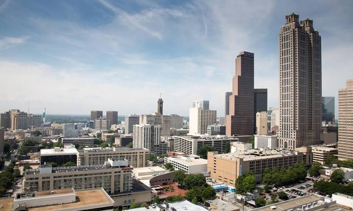 Downtown Atlanta Apartment | Luxury Highrise 20th floor 2-bed/2 bath in Downtown Atlanta w Gym Pool Game room