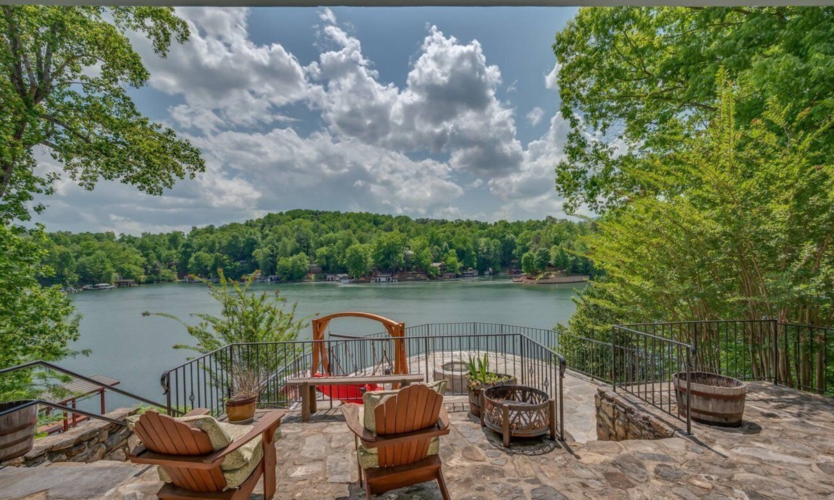 Sunset Cove House | M & M Rockhouse | Pet-Friendly Lake Cottage on Lake Lure with Private Lake Access and Fire Pit