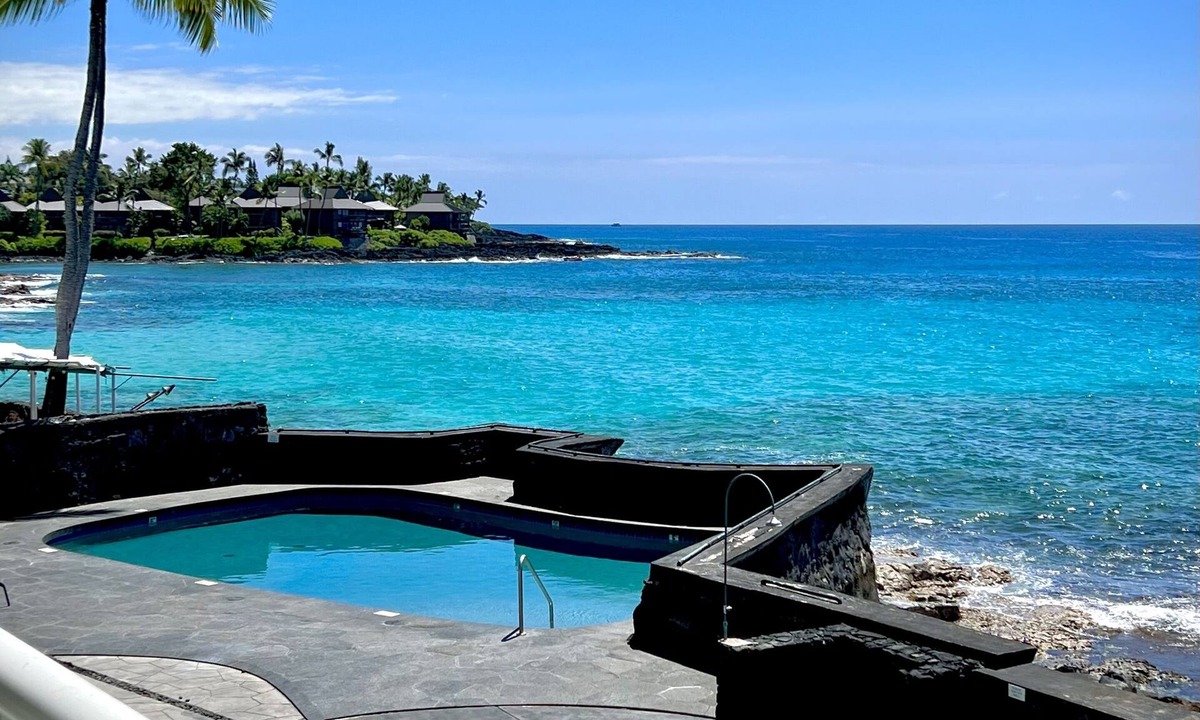 Kahaluu Bay Condo | Magic Sands Ocean Front Condo. Kailua-Kona