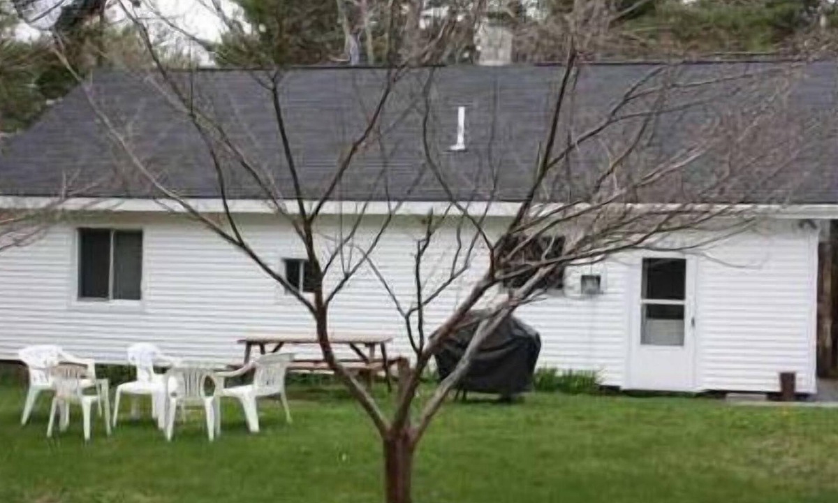 Town Hill House | Make your 2026 Reservations - Pet Friendly