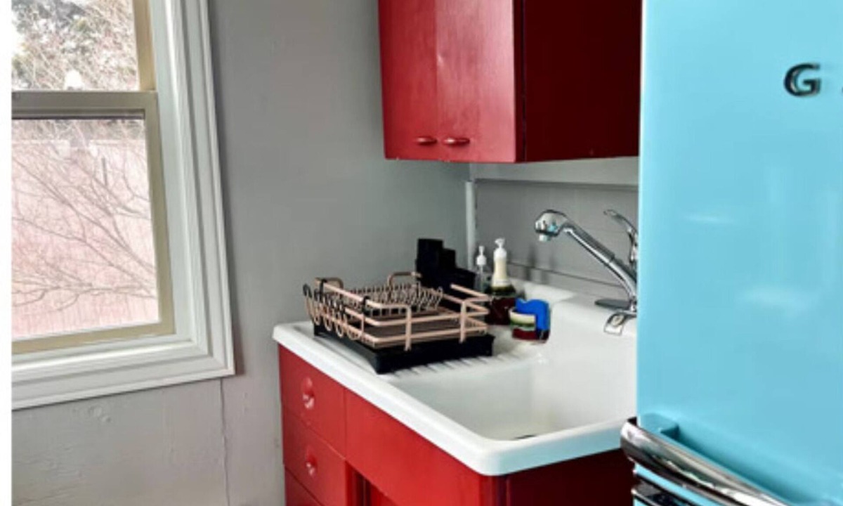 Seward Apartment | Marathon Historic Apartments-Retro 50's -Heart of Downtown-1 bedroom-sleeps 4
