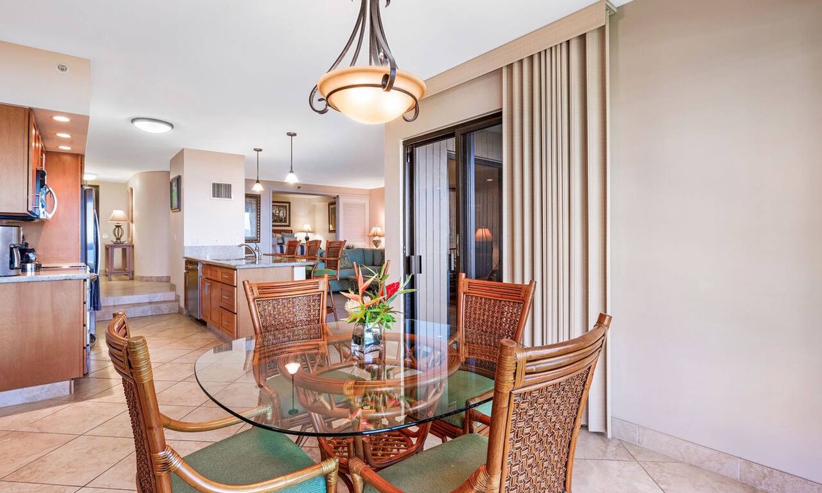 Kaanapali Condo | Maui Resort Rentals: Ka'anapali Ali'i 432 - Deluxe Oceanview Interior Courtyard