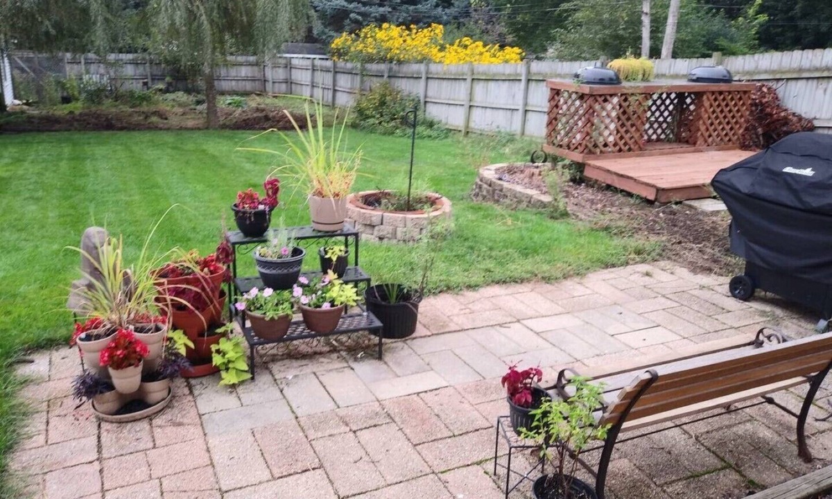 McHenry House | McHenry Oasis 3BR Entire Home Dogs OK Extra-Large Fenced Yard Near Lake Geneva