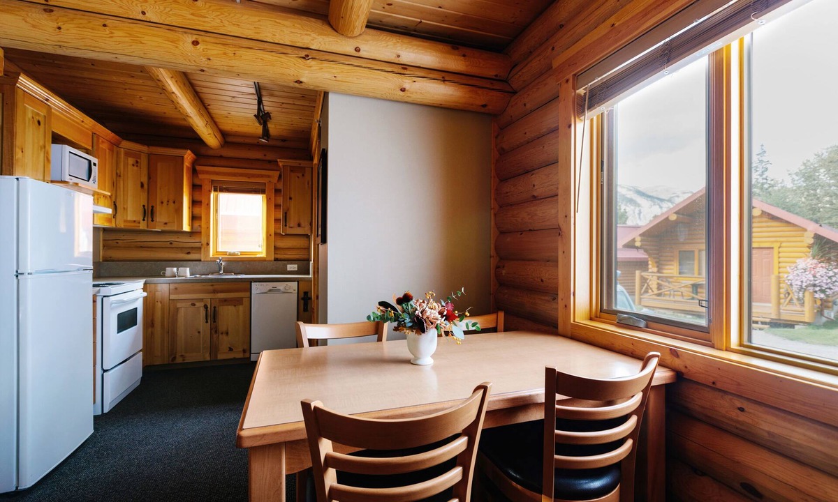 Pocahontas Cabin | Miette Mountain Cabins