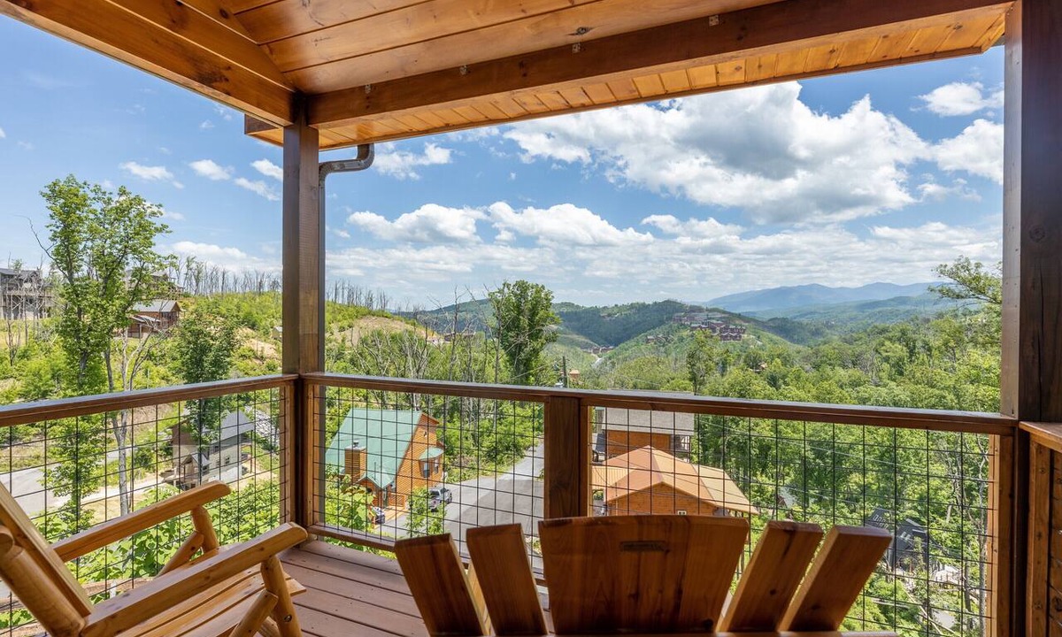 Chalet Village North Ski Chalet | Modern Cabin,Epic View:5 mi to GSMP+2 mi to Gburg+Kids' Loft