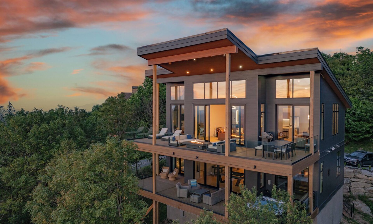 Beech Mountain House | Modern Luxury View Home with Sauna, Steam Room & Hot Tub