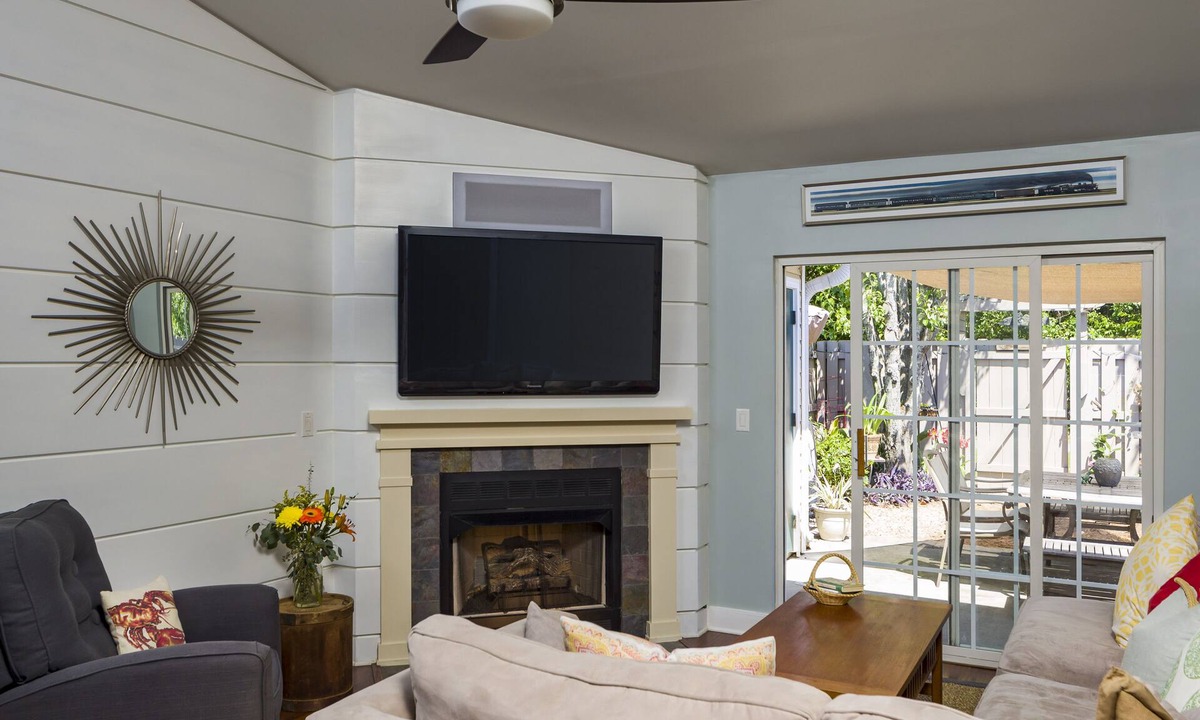 Charleston House | Modern Townhome with fenced in yard! Near Folly Beach and Parks!