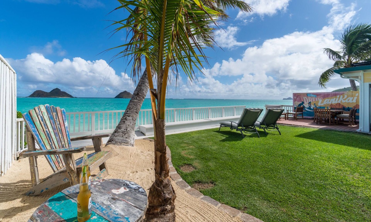 Lanikai House | Moku Iki - Lanikai Beach Front : 5 BR, 4 BA House in Kailua, Sleeps 10