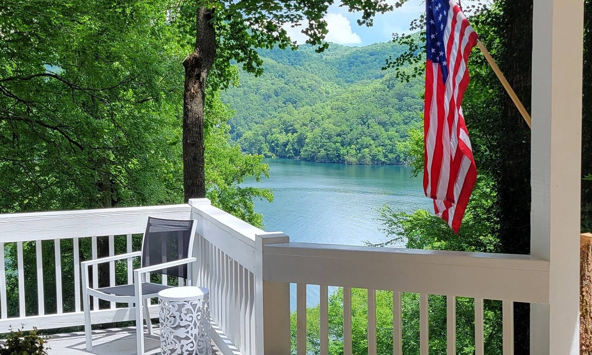Topton House | Mountain Getaway w/Stunning Lake Views - Hot Tub, firepit, pool table, hammock