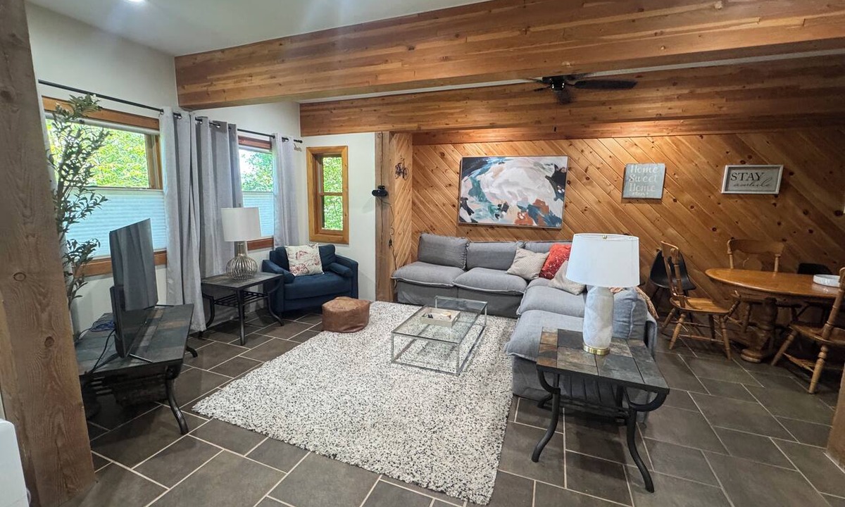 Carrabassett Valley Apartment | Mountain View 3-bedroom apartment in Carrabassett Valley 10 minutes to Sugarloaf